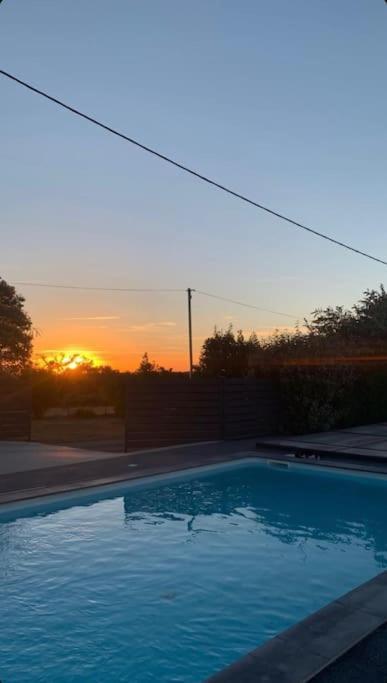 Loue Ancien Moulin A Vent Avec Piscine Et Jacuzzi Villa Neuvy-Bouin Exteriör bild