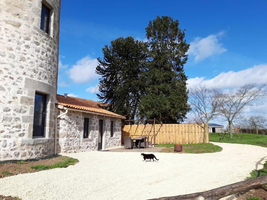 Loue Ancien Moulin A Vent Avec Piscine Et Jacuzzi Villa Neuvy-Bouin Exteriör bild